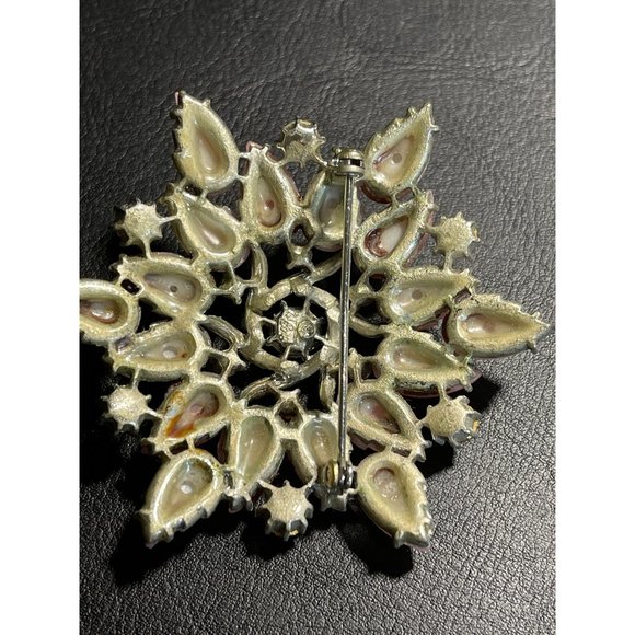 Unusual CORO Pegasus Pink Molded Glass Gold Tone F - Picture 3 of 9